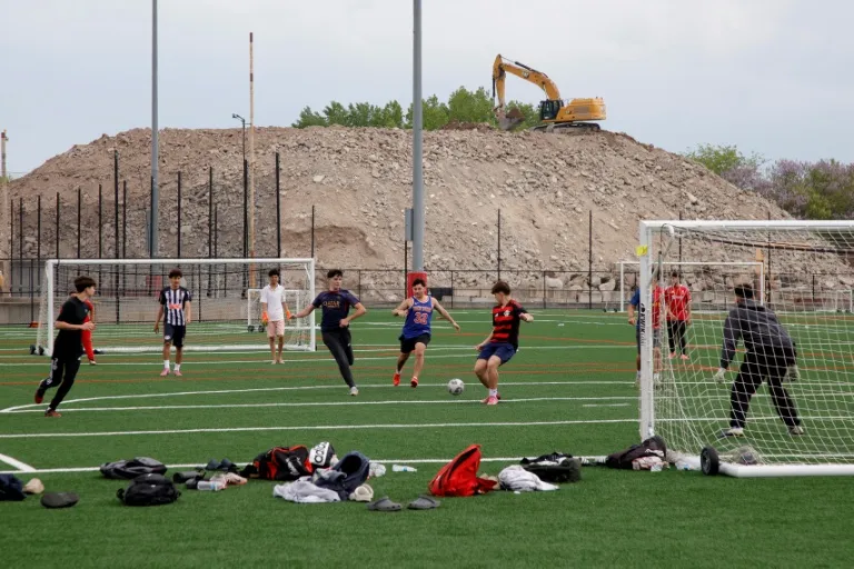 เงาแห่งความเหลื่อมล้ำใน 'Soccer Town USA': เมื่อราคาตั๋วผลักไสหัวใจของเกมออกจากผืนหญ้า